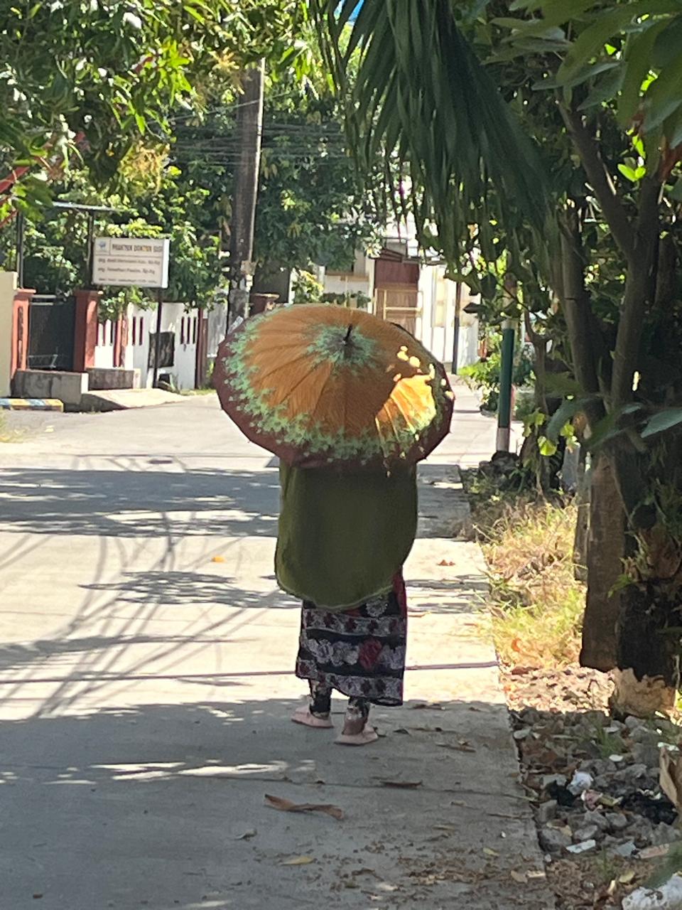 Seorang ibu di antara pelayanan kesehtan modern dan tradisional